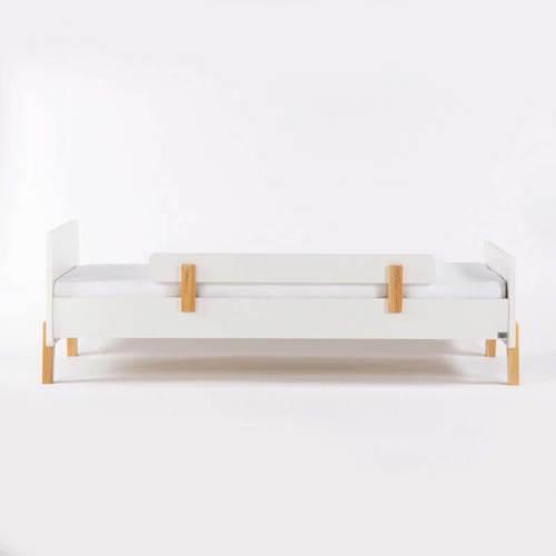 מיטת קטנים גדולים לבנה בשילוב עץ FUN רהיטי סגל